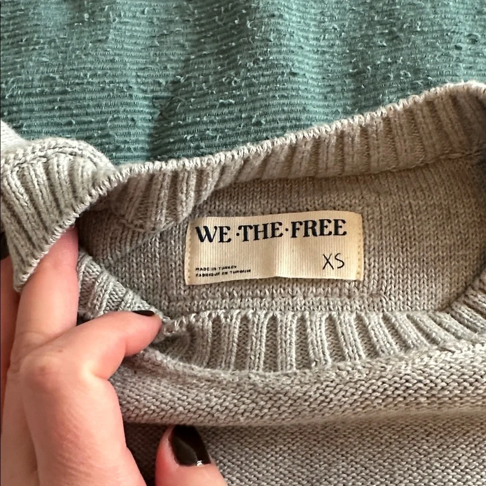 Free People We the Free swan embroidered graphic crewneck sweater xs - Picture 2 of 2